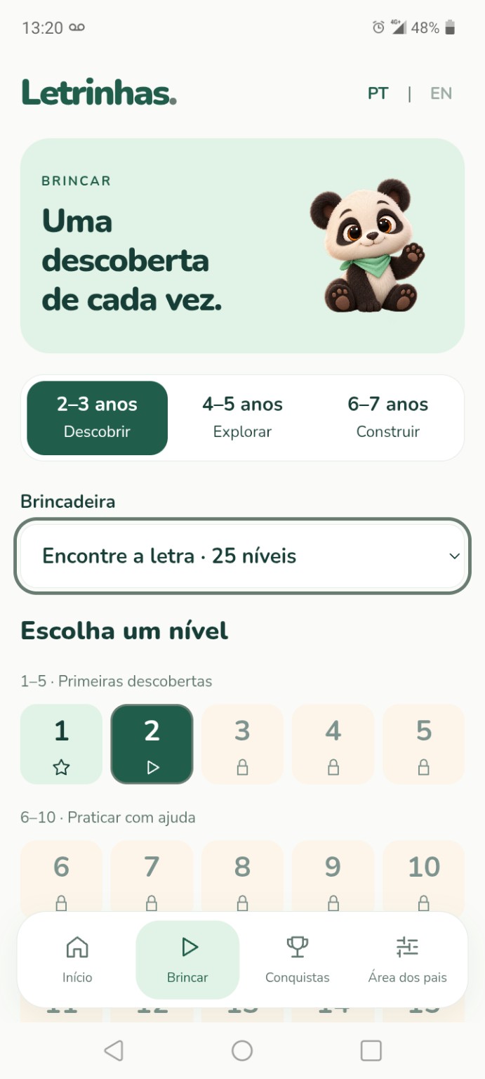 Tela real do Letrinhas com o Pandinha e a seleção de atividades